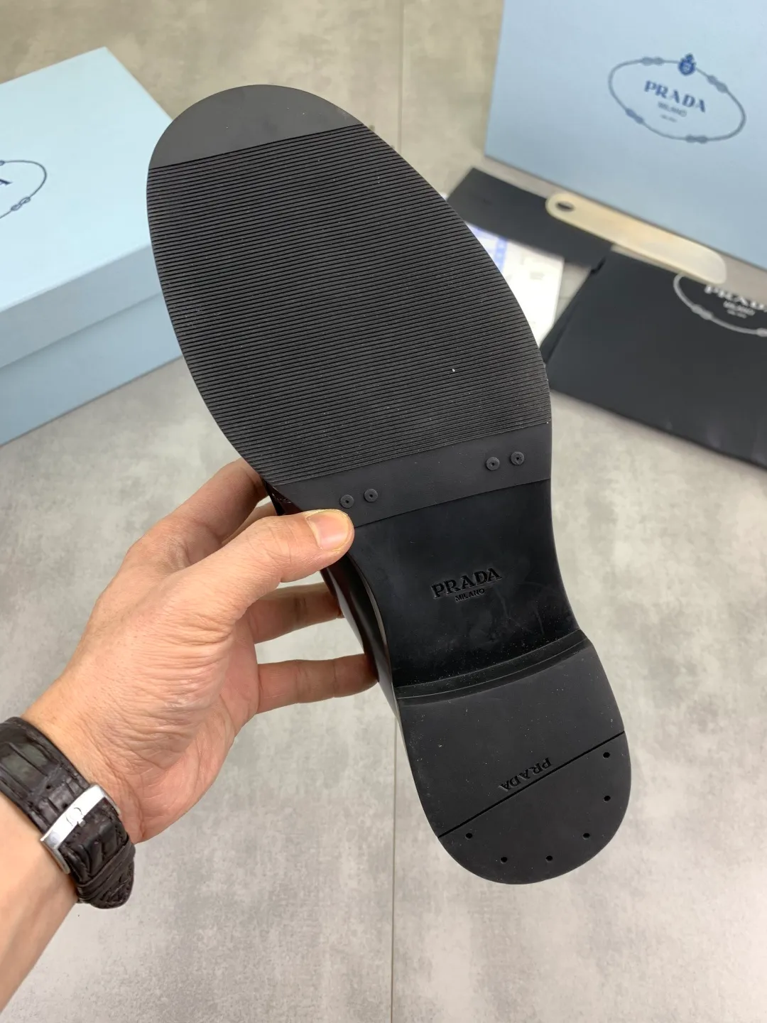 Men's Men's Shoes💰P640💰[New Style] High Quality Water-dyed Niuli 🆘[PRADA] Prada's latest casual business leather shoes for men! Listed simultaneously! The fabric is made of specially imported original calfskin, and the interior is made of imported water-dyed cowhide. It is absolutely luxurious and leads the fashion trend. High-end combination rubber outsole, size: 38-44 (45 and 46 can be customized) 3️⃣ colors available